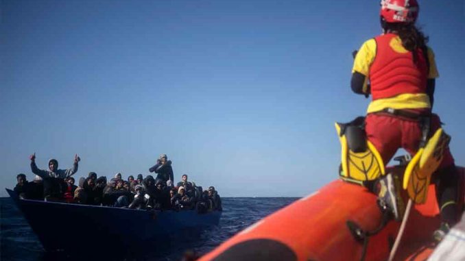 Нелегальные мигранты из Африки торопились на канарские выборы поздравить избранников Нелегальные мигранты из Африки торопились на канарские выборы поздравить избранников