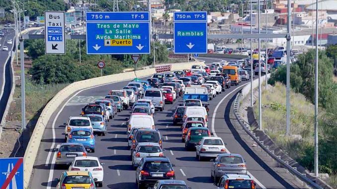 На Канарских островах некуда деваться от автомобилей - их скоро будет два миллиона На Канарских островах некуда деваться от автомобилей - их скоро будет два миллиона