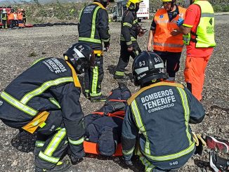 Тяжёлая авария на южном шоссе ТФ-1: пожарные вытаскивали человека из машины