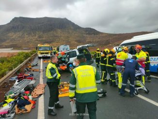 Лобовое столкновение школьного автобуса и полноприводного авто: на шаг от трагедии