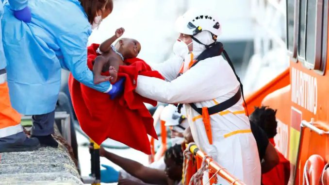 Активисты осуждают Испанию за то, что она плохо спасает нелегальных мигрантов Активисты осуждают Испанию за то, что она плохо спасает нелегальных мигрантов