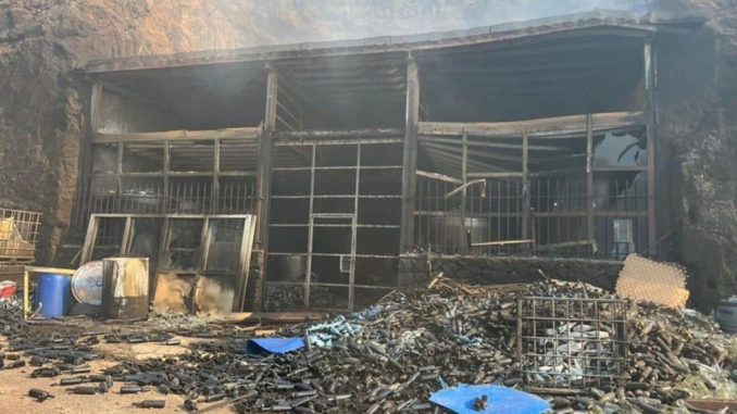 Огонь на острове Тенерифе под контролем, на Ла-Пальма продолжается борьба Огонь на острове Тенерифе под контролем, на Ла-Пальма продолжается борьба