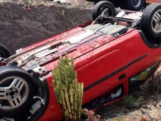 Понадобилась помощь пожарных, чтобы извлечь пожилого водителя из автомобиля