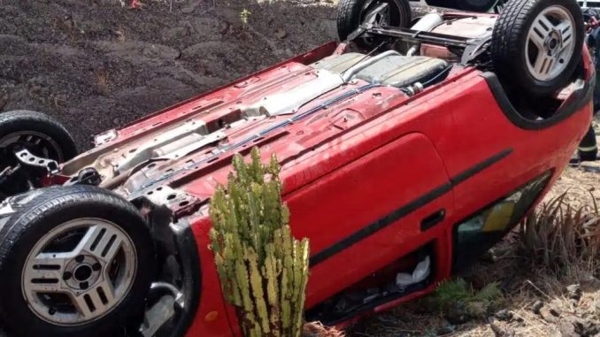 Понадобилась помощь пожарных, чтобы извлечь пожилого водителя из автомобиля