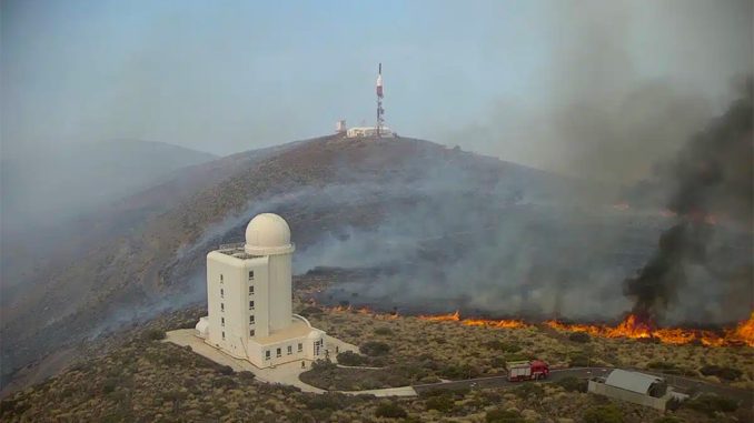 Это очень скверно: огонь на Тенерифе добрался до Национального парка Тейде Это очень скверно: огонь на Тенерифе добрался до Национального парка Тейде
