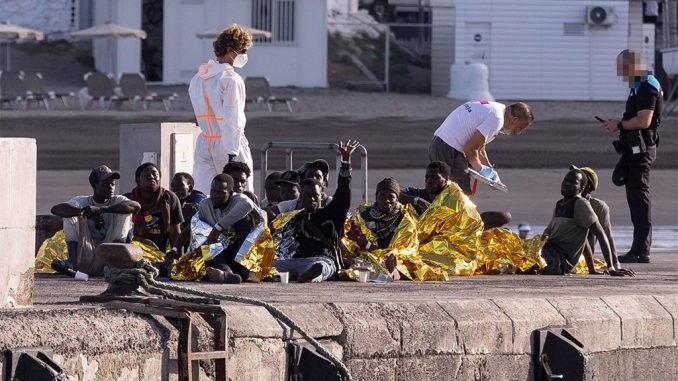 Тенерифе встал в очередь по приёму нелегальных мигрантов из Африки Тенерифе встал в очередь по приёму нелегальных мигрантов из Африки