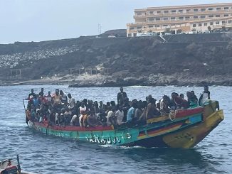 За шесть дней на Канары прибыло почти 3000 мигрантов - только за пятницу - более 1000