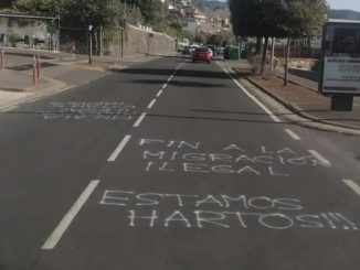 На дорогах острова Тенерифе появились граффити против нелегальных мигрантов