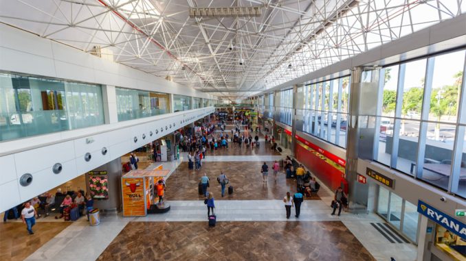 Десять миллионов иностранцев посетили аэропорты Канарских островов до сентября Десять миллионов иностранцев посетили аэропорты Канарских островов до сентября