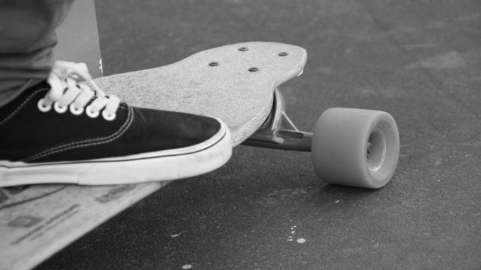 В муниципалитете Arona мужчина неудачно покатался на скейтборде В муниципалитете Arona мужчина неудачно покатался на скейтборде