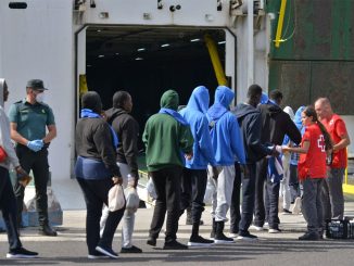 На Тенерифе будут собирать мигрантов с других островов? Уже доставили сотни
