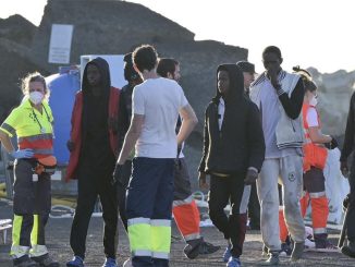 От 30 до 40 мигрантов из потерявшейся лодки погибли во время плавания