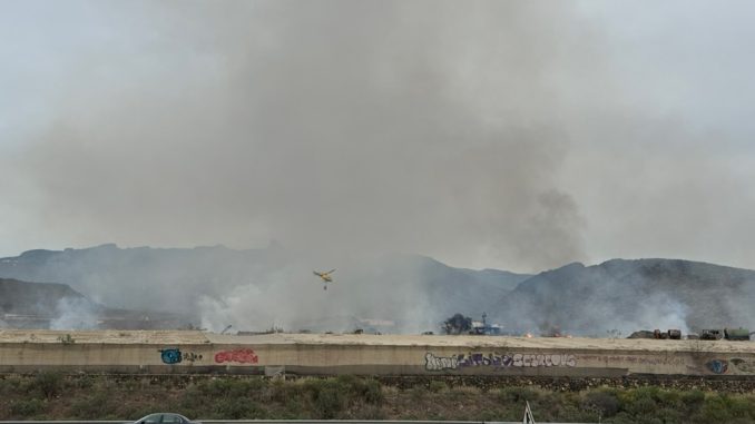 Пожар в Parque La Reina: завод по производству компоста продолжает гореть