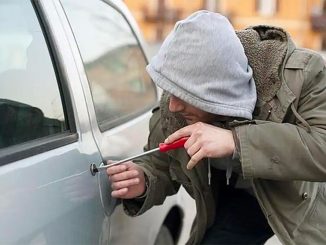 Пьяные и под дурью угнали машину, попались, подрались с местными полицейскими