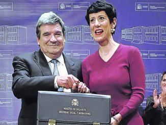 Лодки с мигрантами идут на Канары, Мадрид отделывается обещаниями