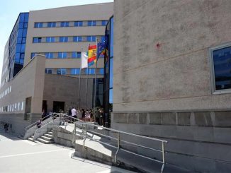 Тенерифе: помешал ребёнок в коляске, попытался выбросить его на дорогу