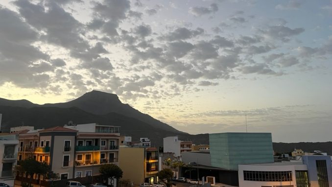 Adeje готовится принимать крайние меры в связи с жилищным кризисом Adeje готовится принимать крайние меры в связи с жилищным кризисом