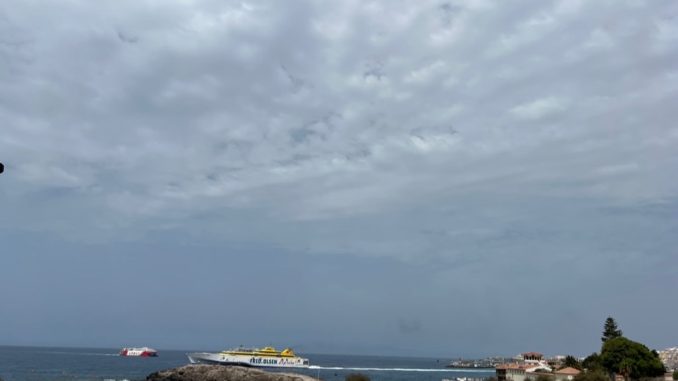 Потеряли автомобиль в океане во время рейса парома с острова Ла-Гомера