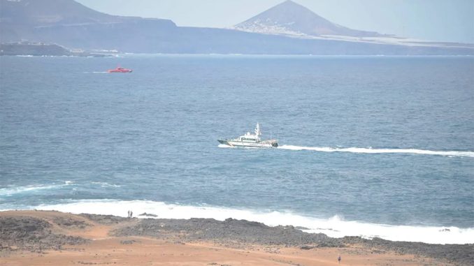 Продолжаются поиски несовершеннолетних, пропавших в океане на Канарах Продолжаются поиски несовершеннолетних, пропавших в океане на Канарах