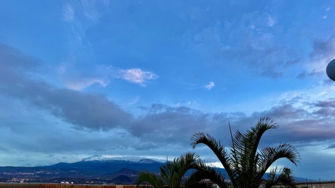 Радость для Тенерифе: с опозданием, но зима напомнила о себе снегом на Тейде Радость для Тенерифе: с опозданием, но зима напомнила о себе снегом на Тейде