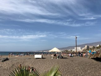 На пляже юга Тенерифе погиб молодой мужчина