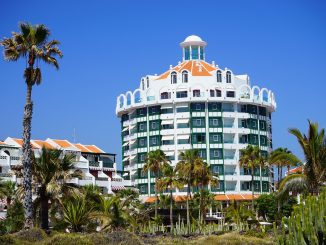 Отельеры Тенерифе предлагают построить арендные дома для работников