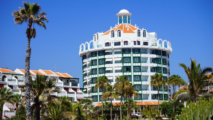 Отельеры Тенерифе предлагают построить арендные дома для работников