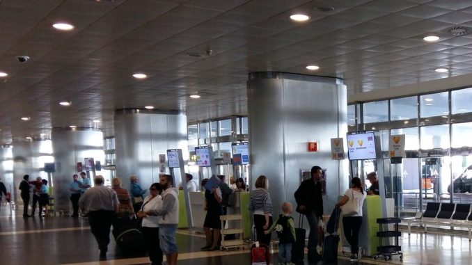 Канарские аэропорты в апреле приняли более четырёх миллионов пассажиров