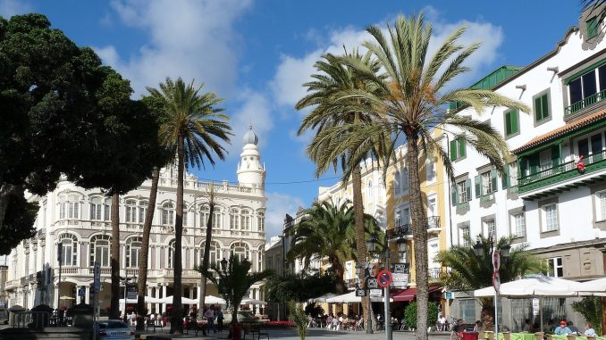 Риэлторы отвергают запрет на покупку жилья иностранцами на Канарах