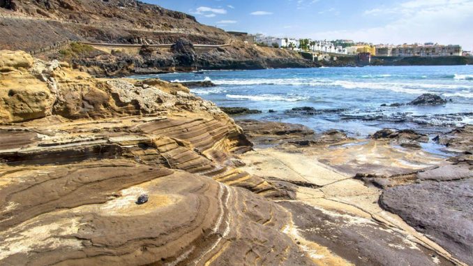 Возле побережья канарского острова в океане обнаружен труп женщины Возле побережья канарского острова в океане обнаружен труп женщины