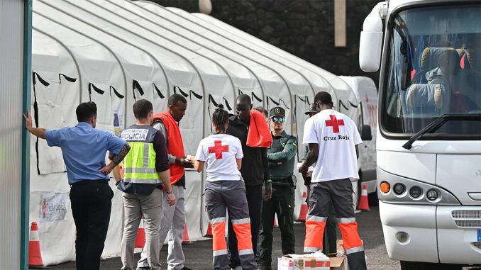 Тридцать лет спустя Канары остаются одни перед лицом миграционного кризиса Тридцать лет спустя Канары остаются одни перед лицом миграционного кризиса