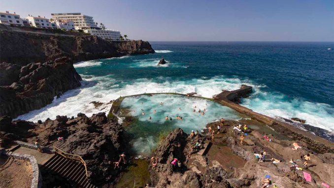 Los Gigantes: купальщика вытащили из океана, но - было уже поздно Los Gigantes: купальщика вытащили из океана, но - было уже поздно