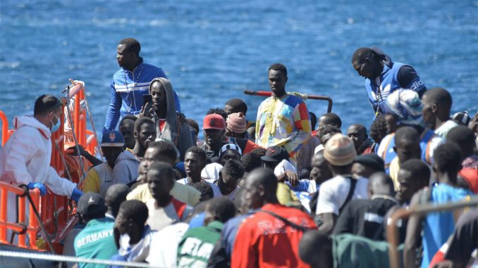 Нелегалам на Канары дан зелёный свет? За последние две недели - 4050 человек Нелегалам на Канары дан зелёный свет? За последние две недели - 4050 человек