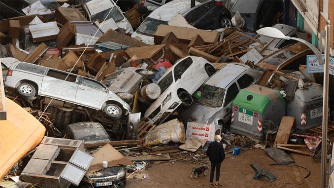 Погода натворила смертельных дел в Испании: в Валенсии десятки погибших Погода натворила смертельных дел в Испании: в Валенсии десятки погибших