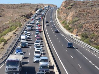 Жалобы на Тенерифе: "Пробки на шоссе ТФ-1 создает и очереди на такси в аэропорту"