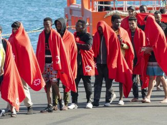 Это девятый вал? За 24 часа на Канары прибыли более 800 мигрантов на лодках