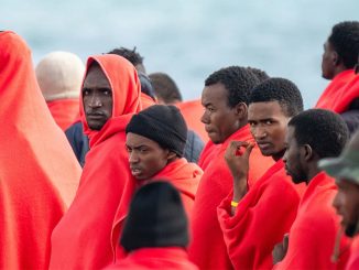 Более 900 нелегальных мигрантов из Африки прибыли на Канары за выходные