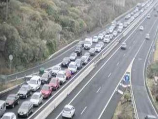 Хаос на северном шоссе острова Тенерифе: упал парапланерист, столкнулись авто