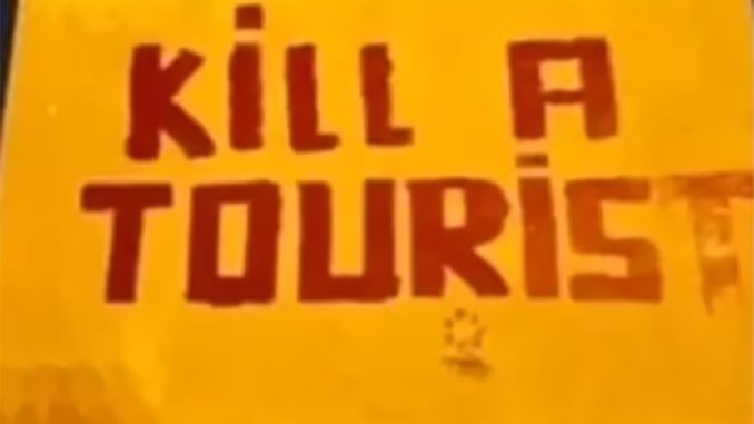 Британцев напугали граффити против туристов на юге Тенерифе Британцев напугали граффити против туристов на юге Тенерифе