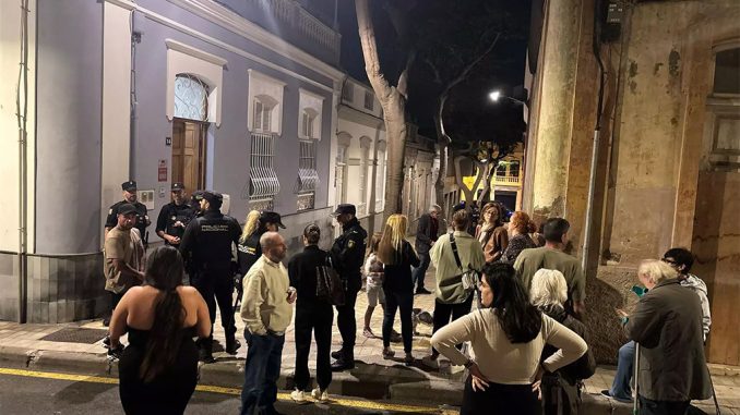 Куда идём? На Тенерифе жители устроили второй протест против "okupas" Куда идём? На Тенерифе жители устроили второй протест против "okupas"