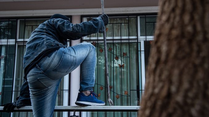 Тенерифе требует от Мадрида немедленного выселения "okupas" из захватываемого жилья Тенерифе требует от Мадрида немедленного выселения "okupas" из захватываемого жилья