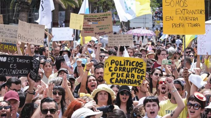 Демонстрация 18М: Канары не остановятся, пока не будет достигнута смена курса Демонстрация 18М: Канары не остановятся, пока не будет достигнута смена курса