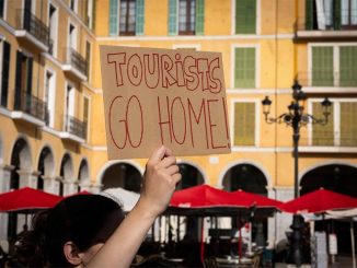 Массовые протесты против туризма распространились по всей Европе