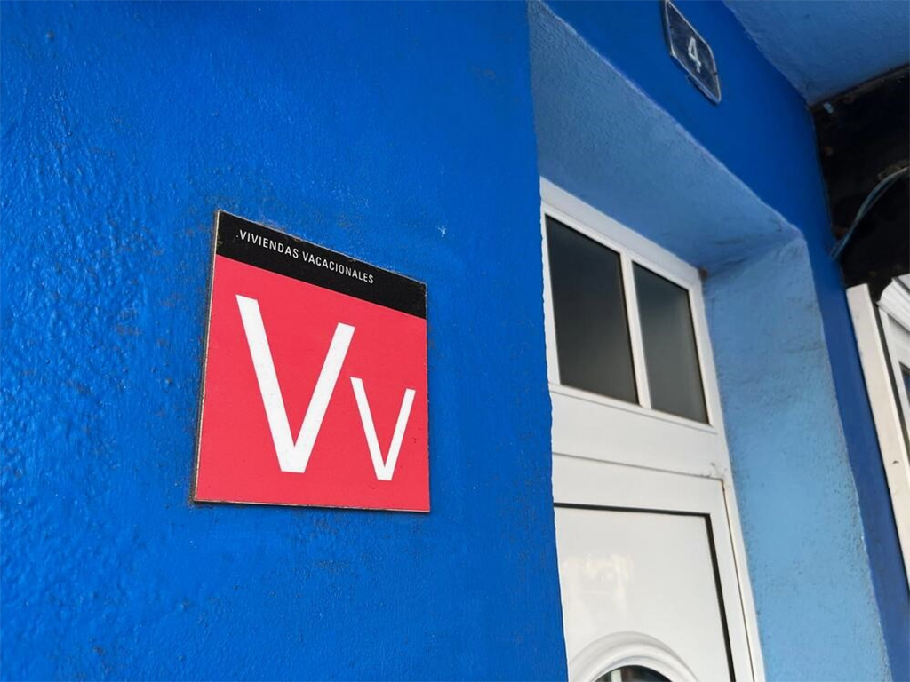 На Канарах требуют удалить тысячи нелегальных "alquiler vacacional"