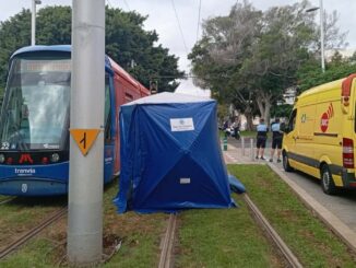 Молодая 22-летняя женщина погибла под трамваем в столице Тенерифе