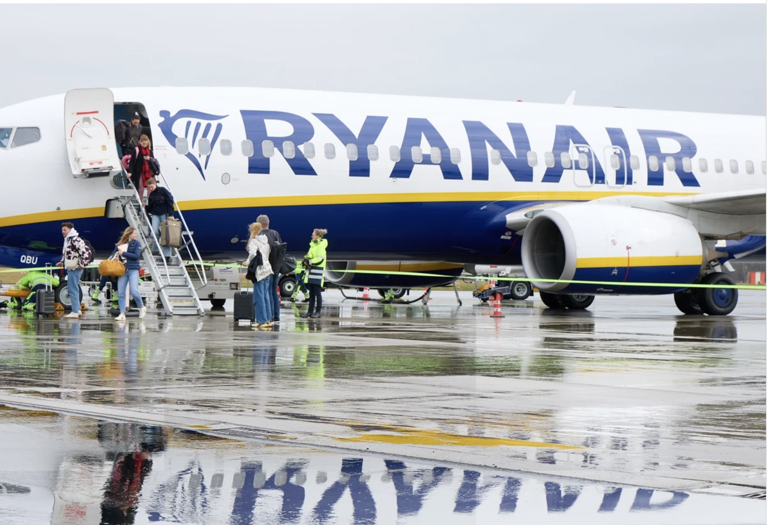 Ryanair держит слово: сокращает места и покидает аэропорт на Тенерифе Ryanair держит слово: сокращает места и покидает аэропорт на Тенерифе
