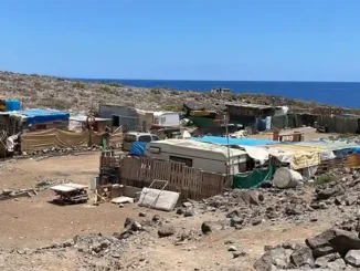 Канары «постепенно превращаются в территорию лачуг, хижин и пещер»