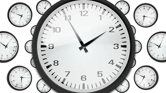 Завтра утром, в воскресенье — день перевода часов на зимнее время Завтра утром, в воскресенье — день перевода часов на зимнее время