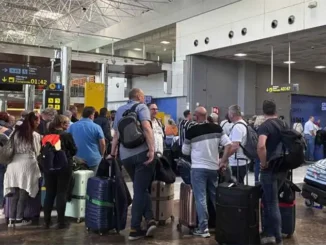 Контроль паспортов в южном аэропорту Тенерифе - аппараты подводят