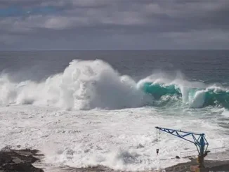 На Канарах штормовое предупреждение в связи с приближением мощного урагана